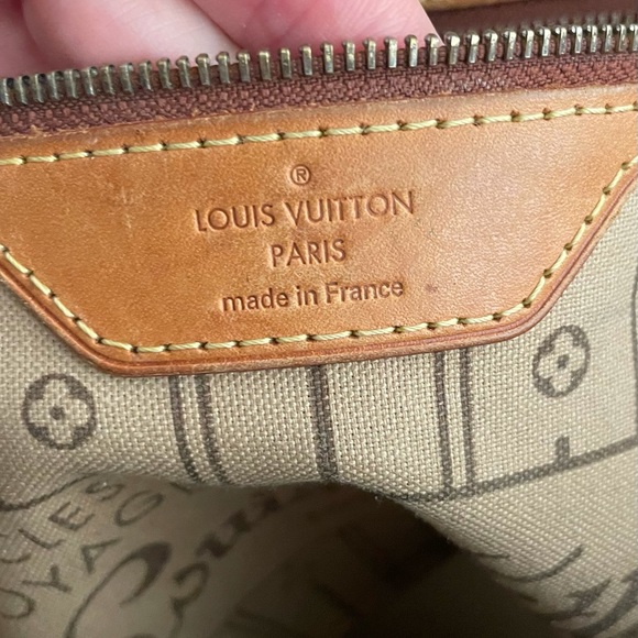 Louis Vuitton MM Neverfull - Picture 9 of 15